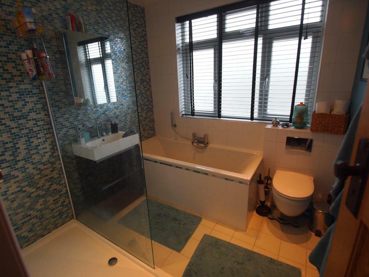 Friendly Home In South London Morden 외부 사진